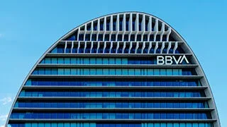 Inversores de BBVA recibirán 0,60 euros por acción en abril, reforzando confianza financiera