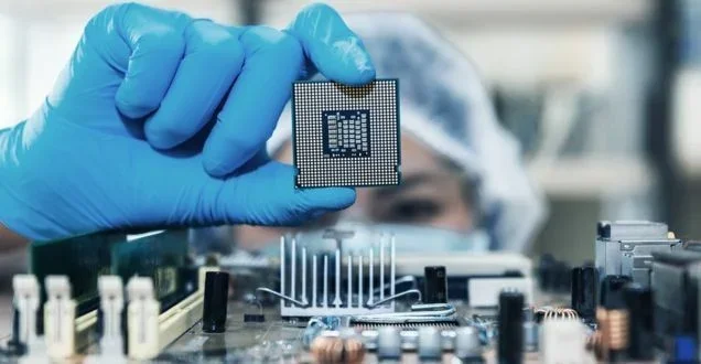 Inversores en alerta: Dow Jones y Nasdaq sufren caídas por crisis de chips de memoria