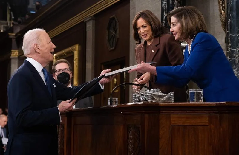Inversores se inquietan: Nancy Pelosi invierte millones en Intel y Uber en medio de la volatilidad del Dow Jones