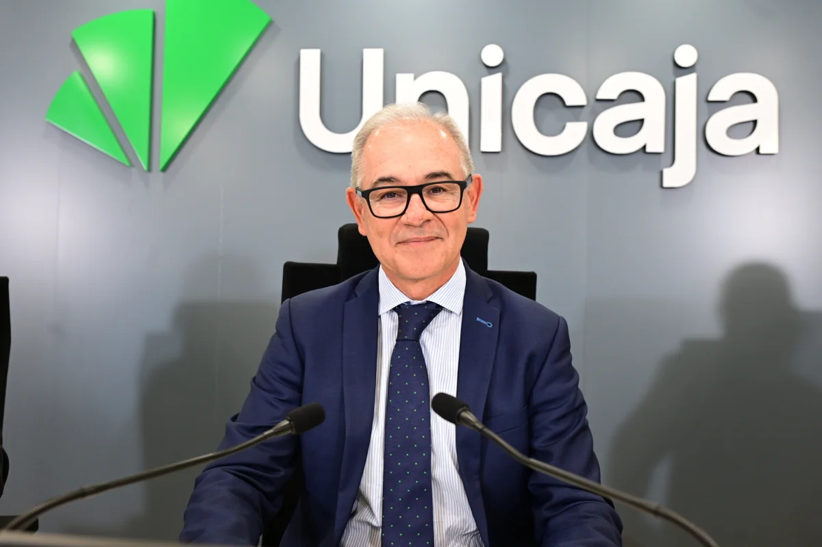 Isidro Rubiales aumenta su salario un 35% mientras Unicaja busca expansión en 2025