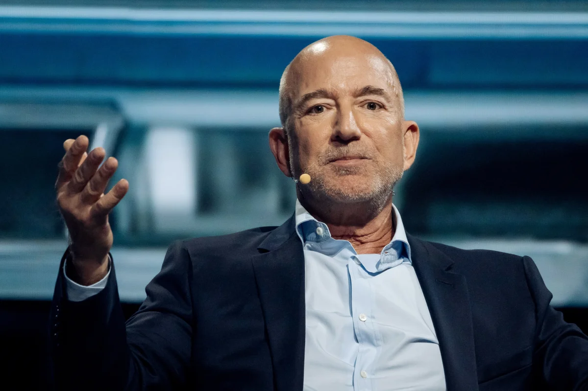 Jeff Bezos podría revolucionar el fútbol inglés con su posible compra del Liverpool