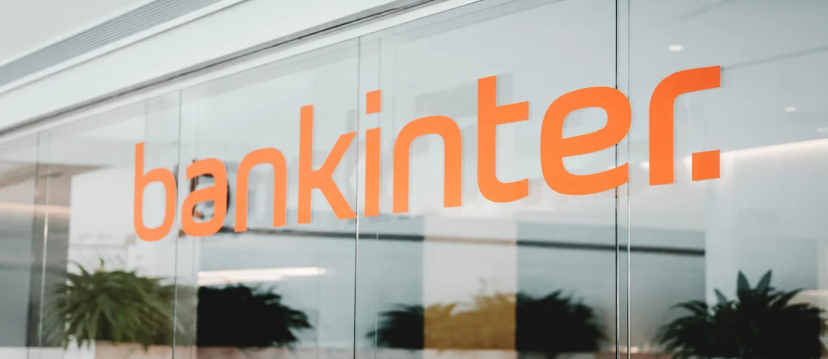 Jóvenes inversores se benefician de 50 euros extra con Bankinter al invertir en ETF