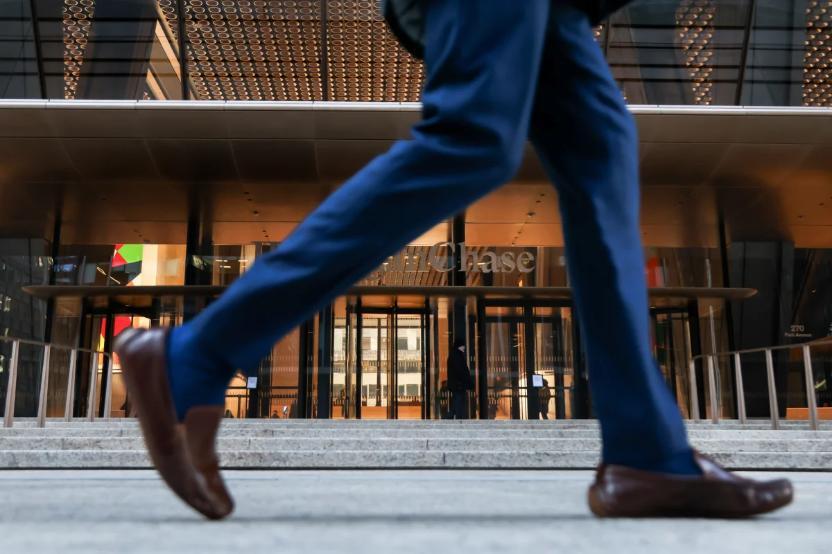 JPMorgan enfrenta críticas tras su polémica implicación en el fútbol europeo