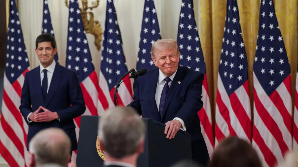 Kevin Warsh asume la presidencia de la Reserva Federal en un clima de incertidumbre económica