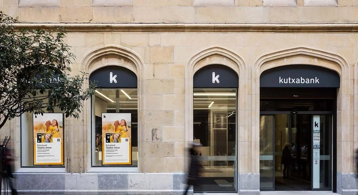 Kutxabank mejora su plataforma digital tras integrar a Cajasur en un solo sistema