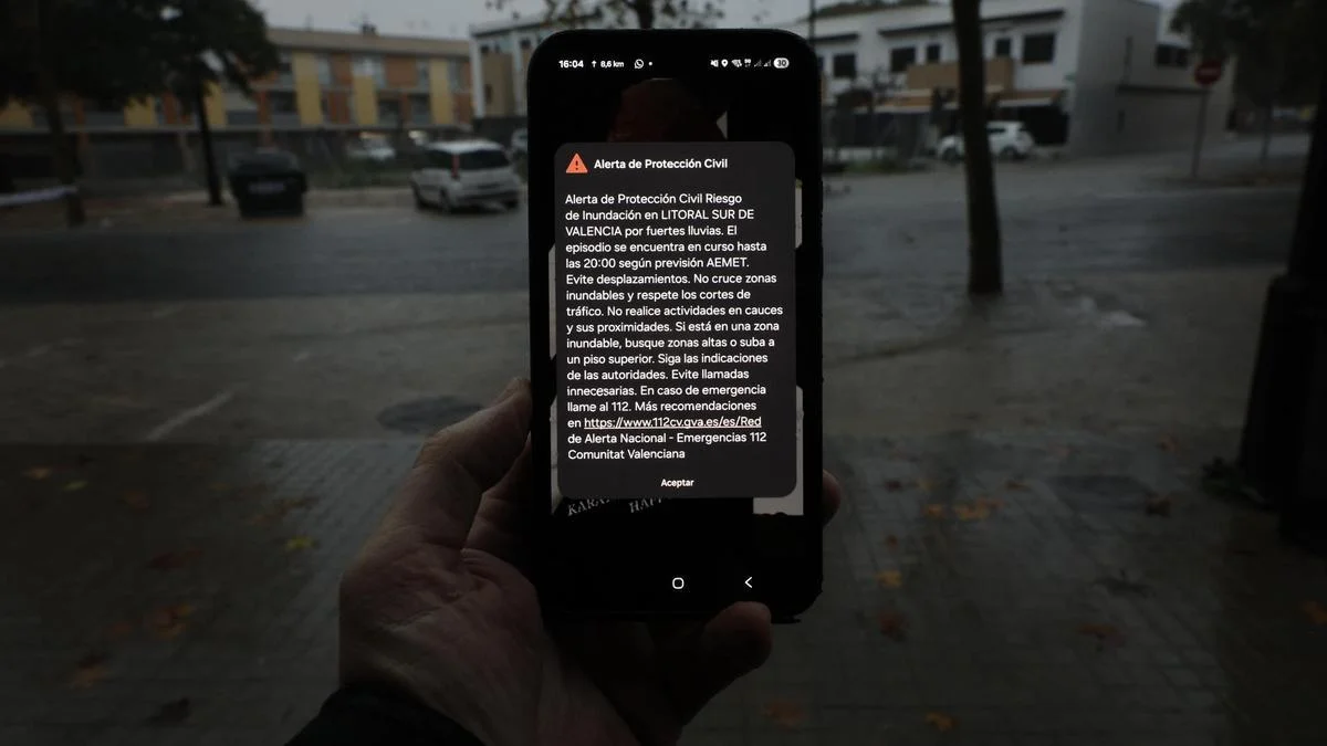 La alerta roja por lluvias en Valencia afecta a miles de ciudadanos y negocios hoy