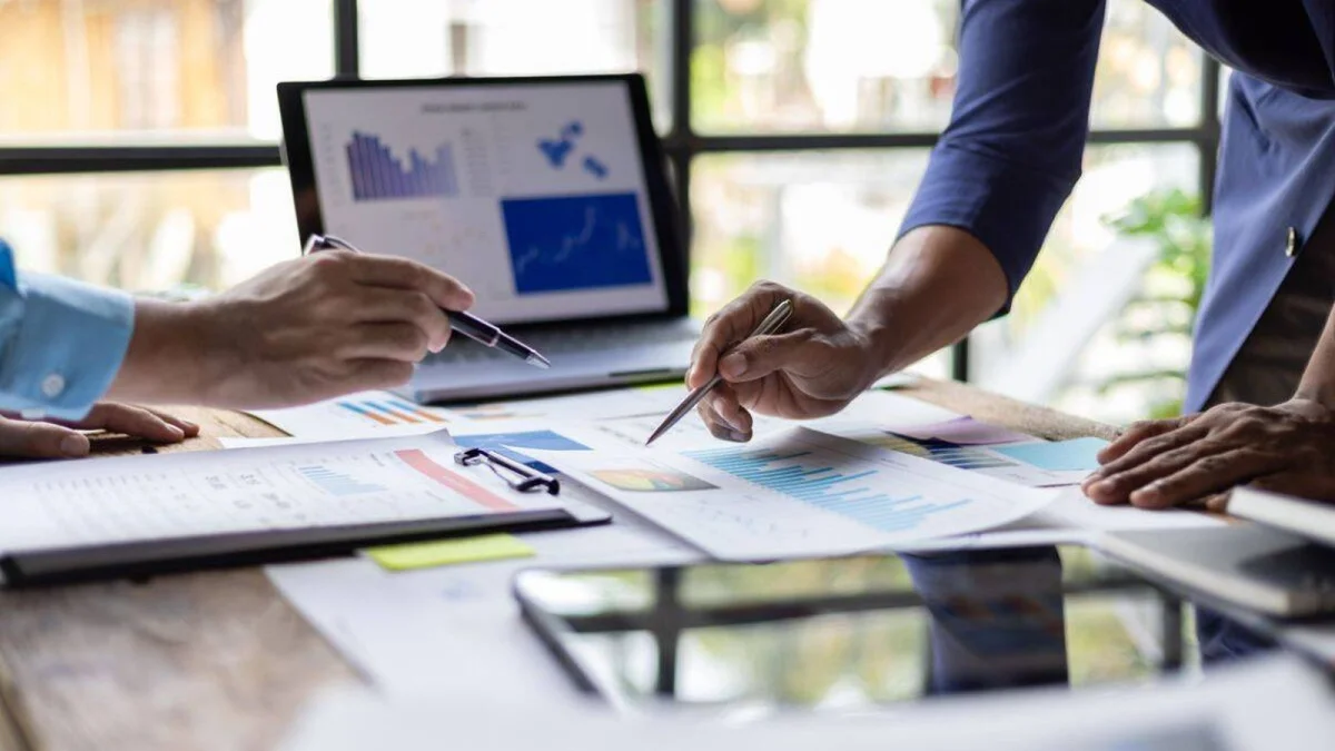 La alianza con Qualtrics potencia la capacidad de Análisis e Investigación en el sector de mercados