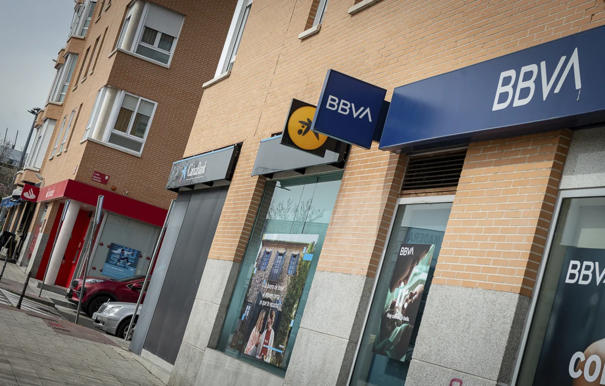 La banca española enfrenta desafíos a pesar de resultados financieros históricos