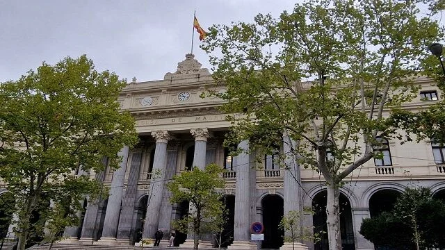 La bolsa española supera los 1,536 billones: un hito que beneficia a los inversores