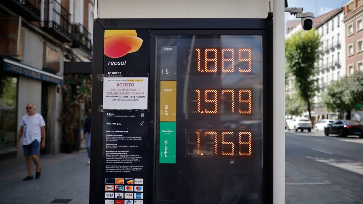 La brecha histórica entre el crudo y el diésel impacta a los transportistas españoles