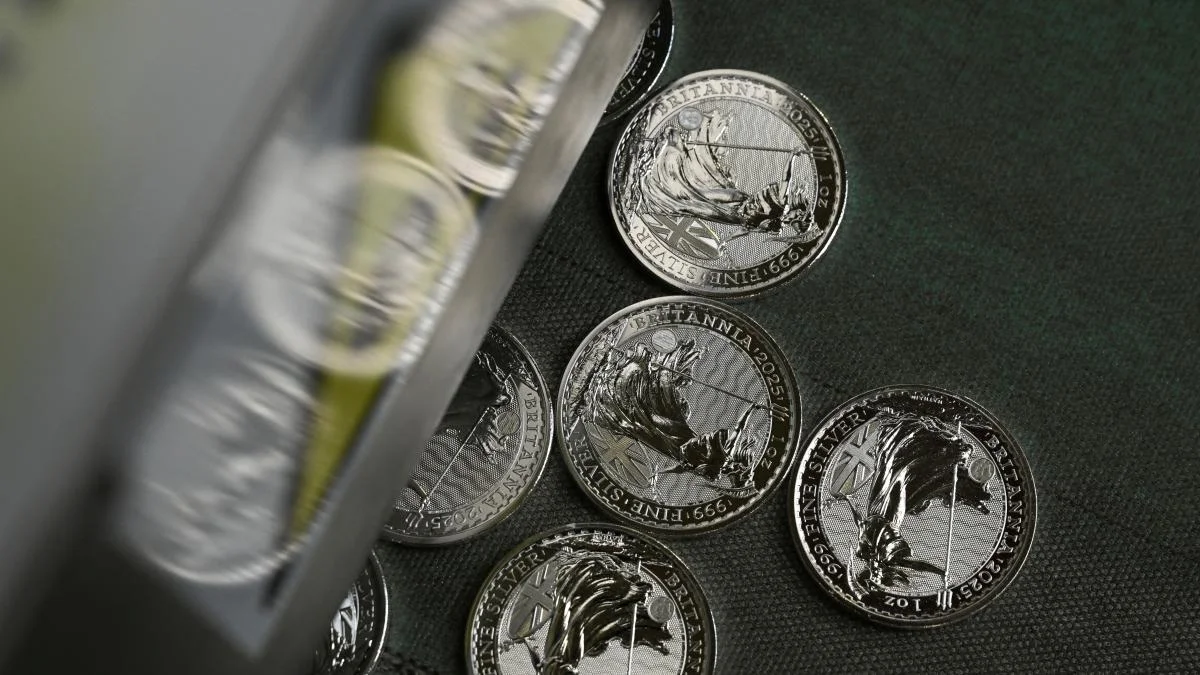 La caída del oro y la plata afecta a los inversores tras la llegada de Warsh a la Fed