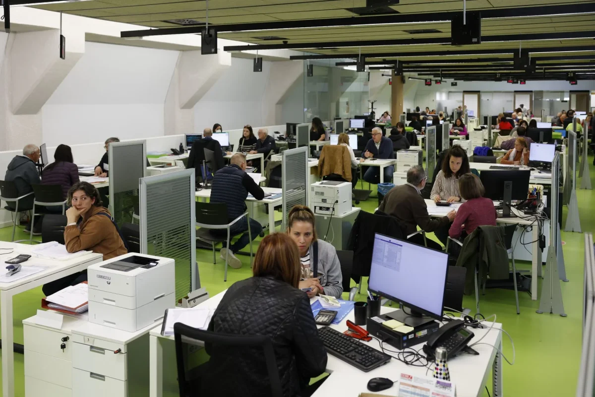 La campaña de la renta se complica: funcionarios de la Agencia Tributaria inician huelga