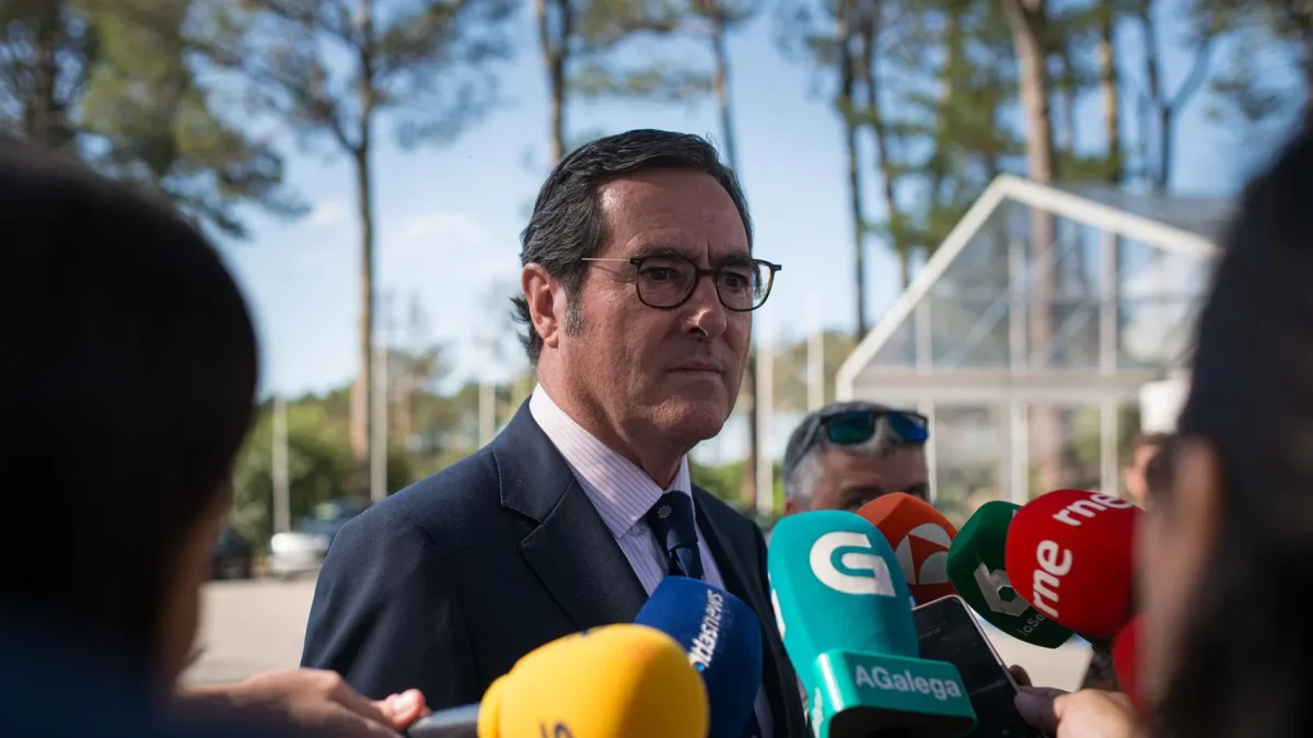La CEOE evalúa acciones legales ante la huelga general por su contexto electoral