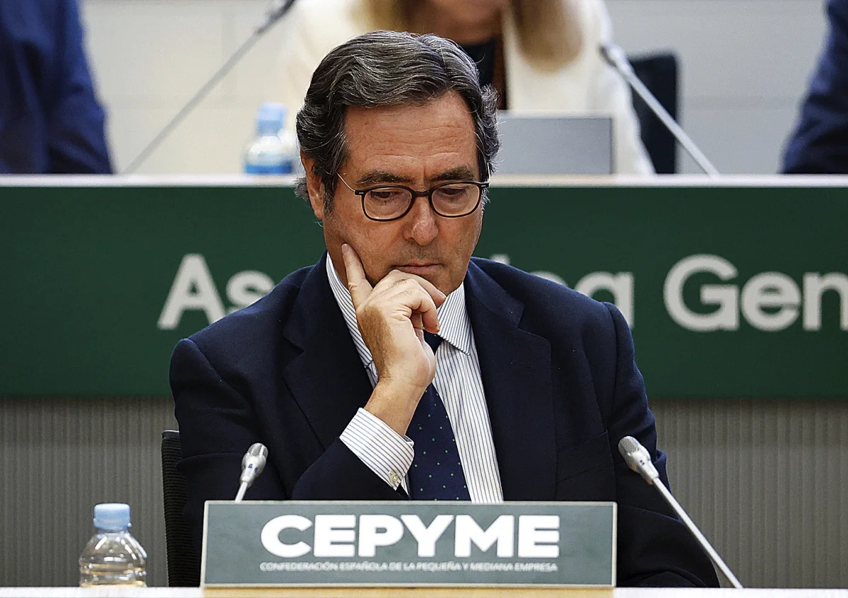 La CEOE refuerza su vigilancia ante la huelga general del 11-N y amenaza con acciones legales