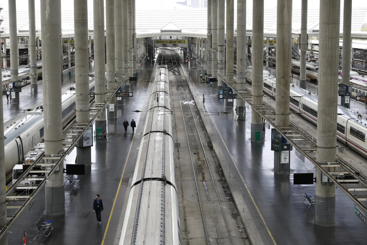 La ciberseguridad en riesgo: 500 GB de datos robados a Adif y Renfe por hackers con IA