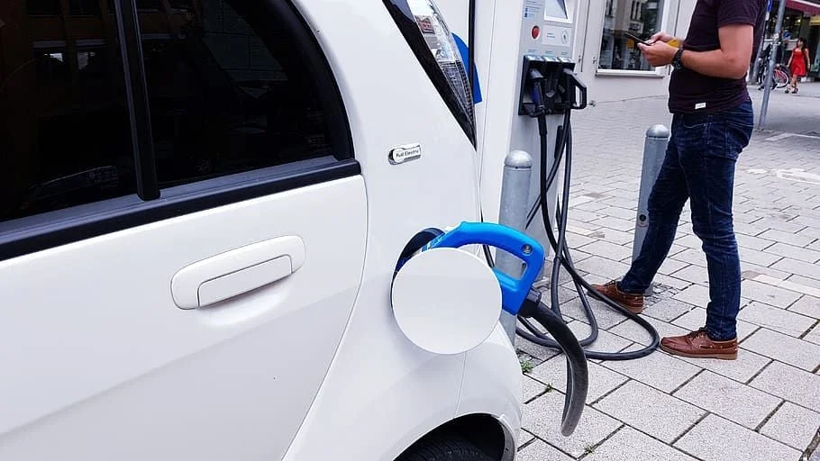 La crisis del petróleo impulsa un aumento del 25% en las ventas de coches eléctricos en Europa