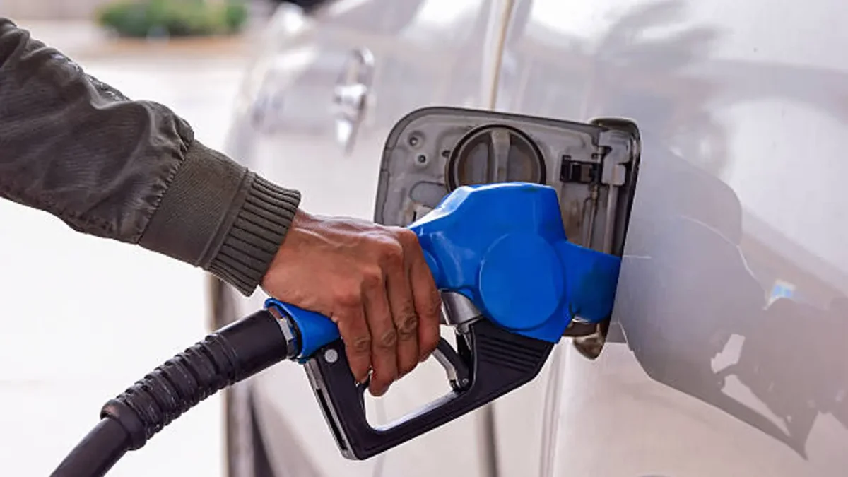 La disparidad histórica entre el precio del petróleo y el diésel impacta a los consumidores