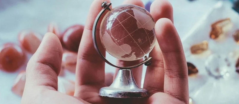 La economía robusta impulsa el precio del petróleo, afectando a los mercados globales