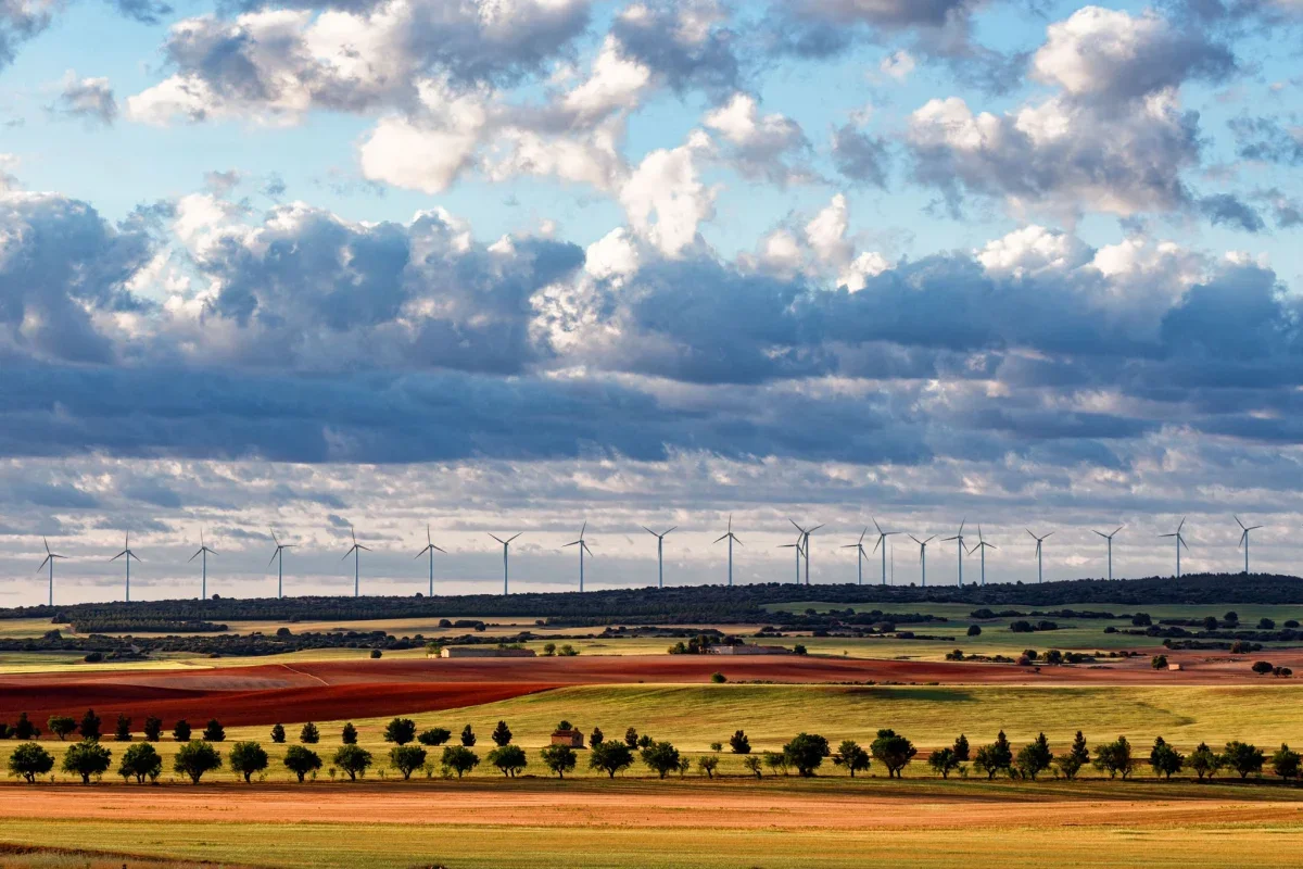 La energía eólica impulsa la independencia energética de España ante crisis globales