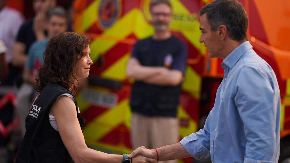 La falta de asistencia de Ayuso en reuniones de incendios genera preocupación en Madrid