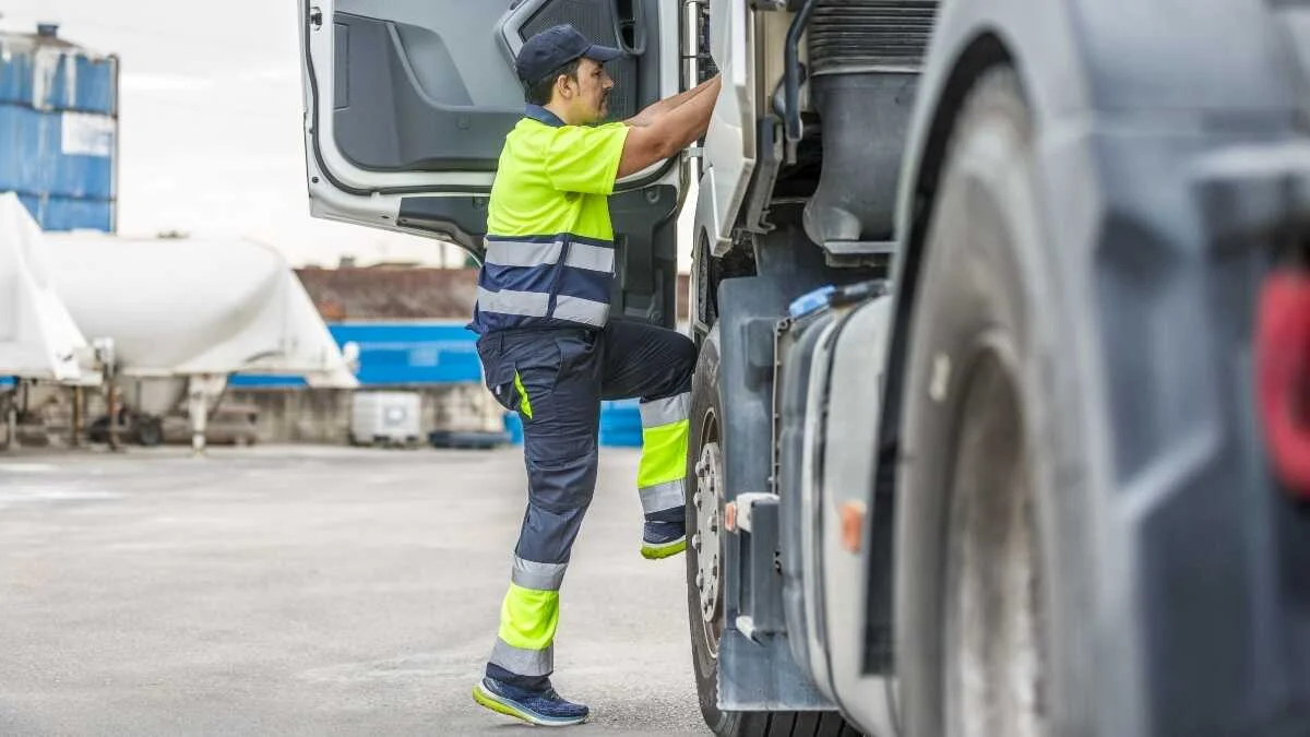 La falta de ayudas al combustible pone en riesgo a miles de autónomos del transporte en España