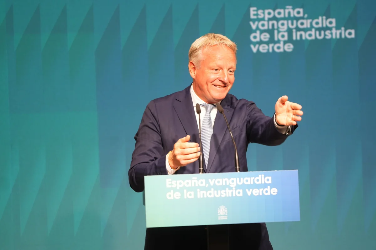 La fusión Moeve-Galp redefine el sector energético y complica la posición de Repsol.