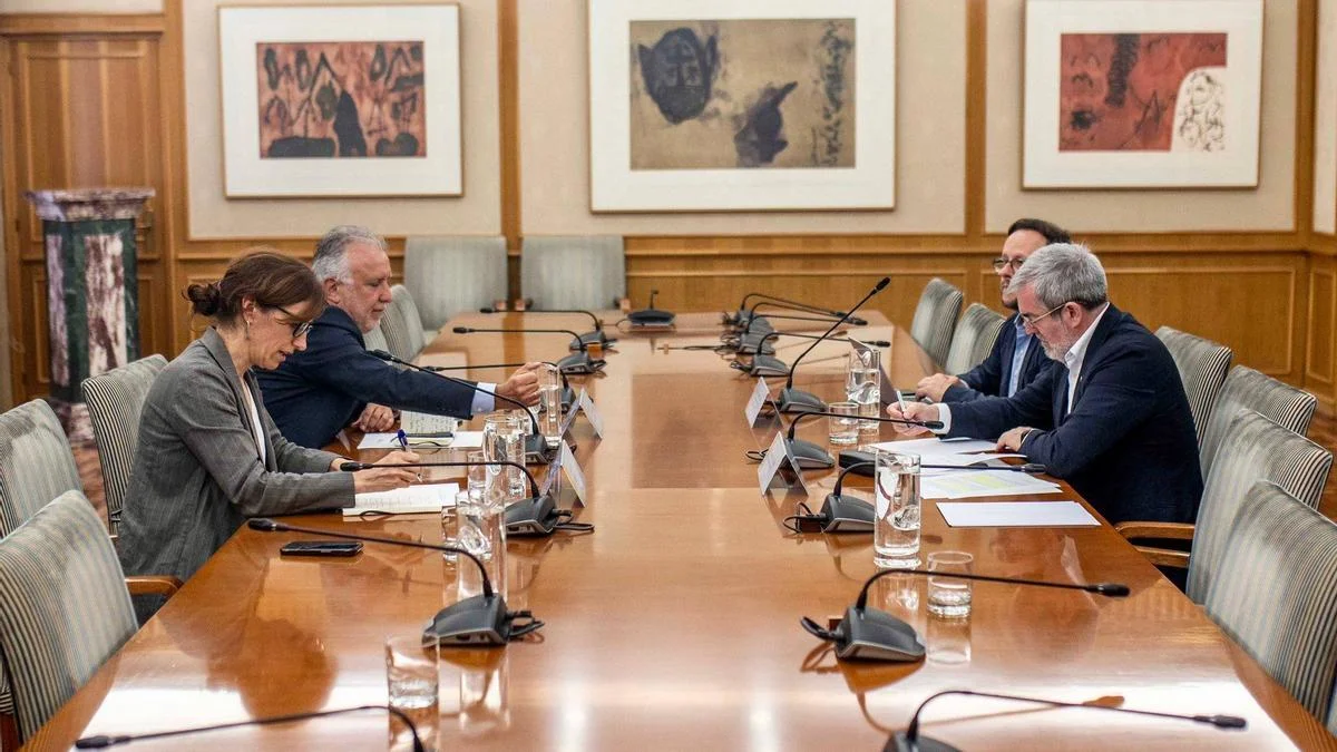 La gestión del brote de hantavirus se complica por la presión electoral en España