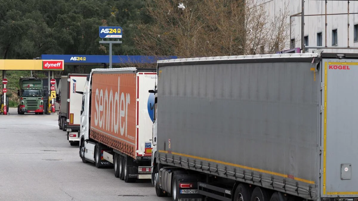 La guerra en Irán provoca un aumento del 30% en los franceses que llenan sus tanques en La Jonquera