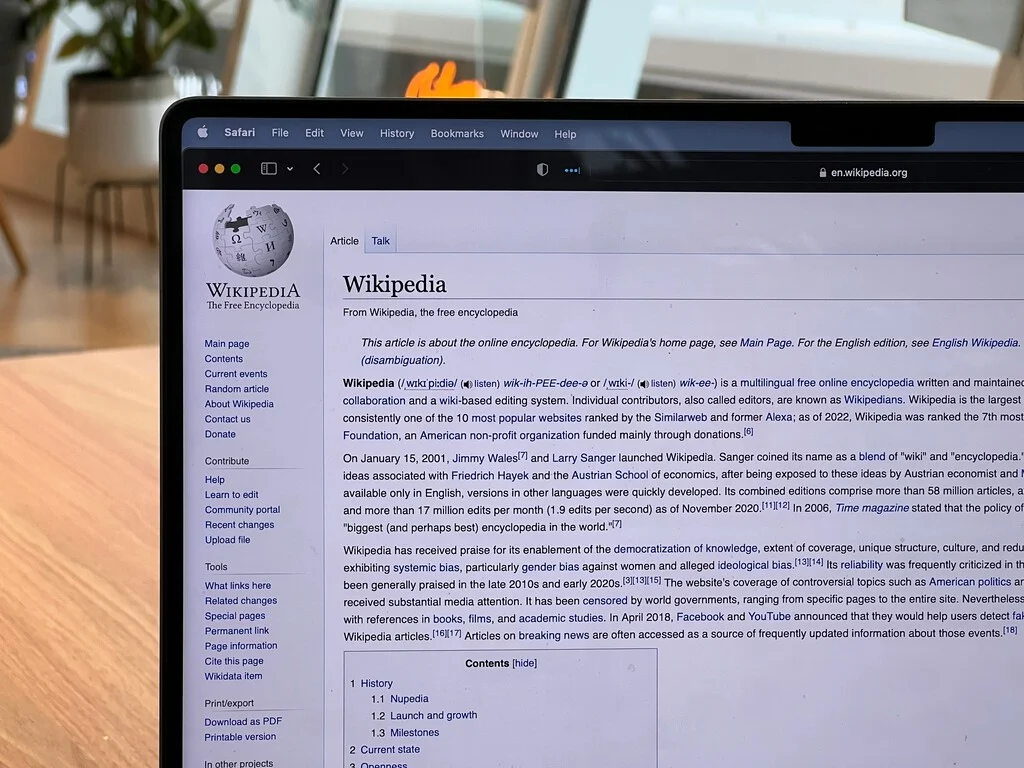 La IA desafía a Wikipedia: ¿se ha roto el pacto con la web abierta?