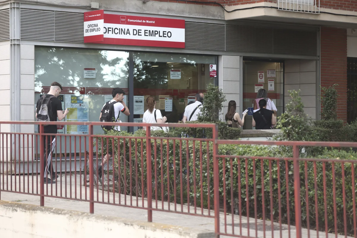 La IA no genera despidos en España, pero los jóvenes enfrentan un futuro incierto