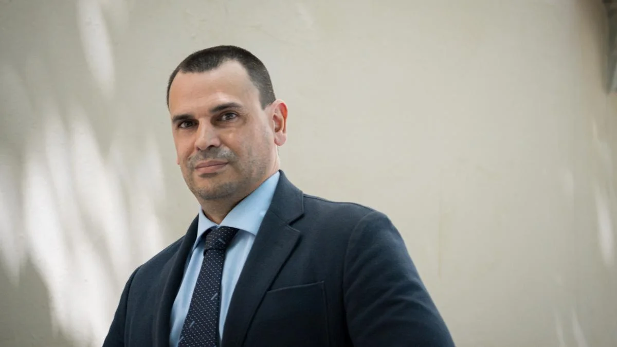La investigación de la UCO revela conexiones financieras de la pareja de Ayuso