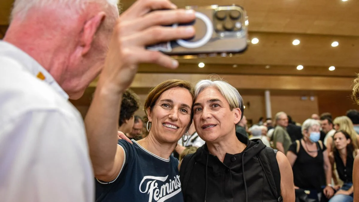 La izquierda en busca de unidad: Ada Colau considera su candidatura a las generales