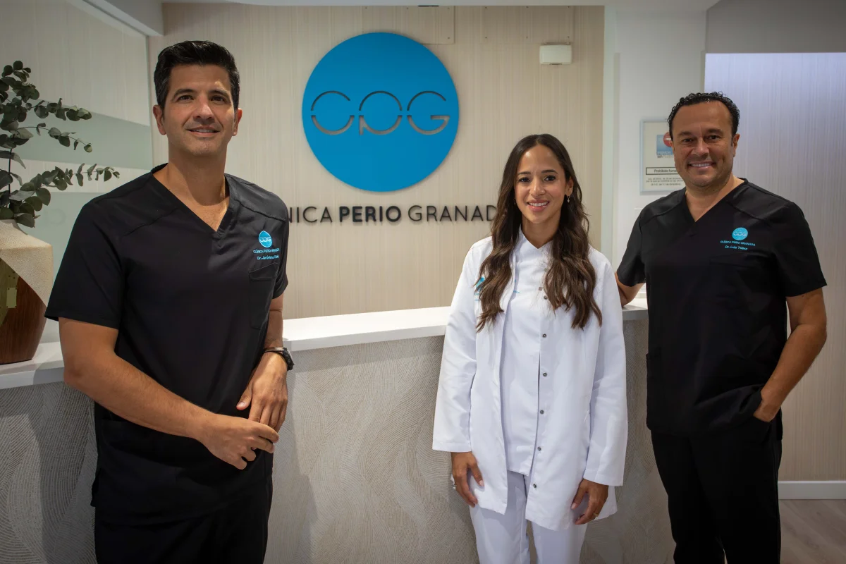 La nueva generación al frente de la clínica dental granadina impulsa su crecimiento tras 10 años de éxito