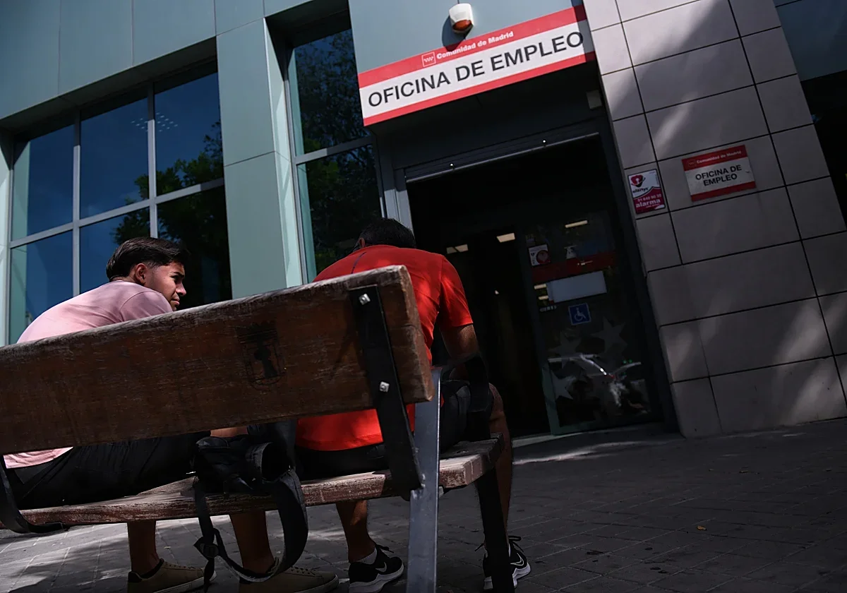 La OCDE alerta: el 60% de los españoles ve limitado su futuro laboral por su familia