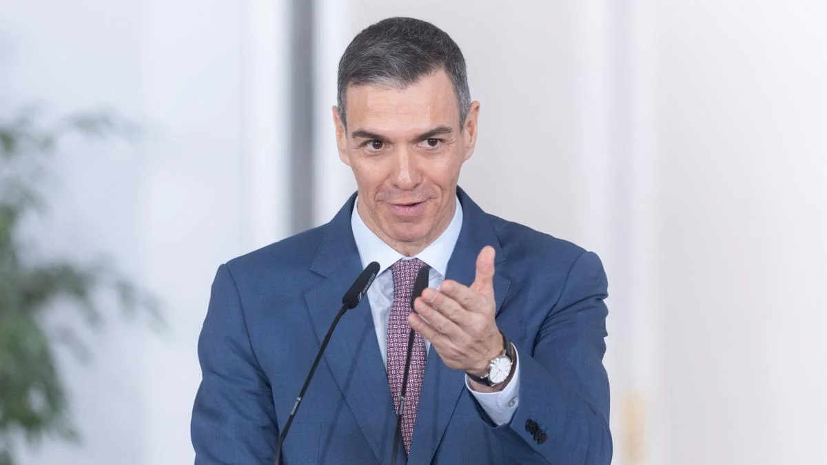 La polémica bandera en el mitin del PSOE desata miles de 'me gusta' en redes sociales