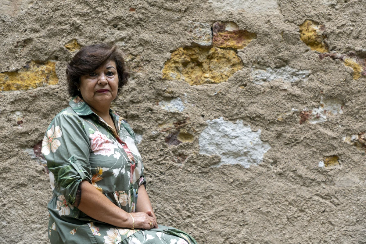La precariedad laboral obliga a una mujer de 69 años a trabajar sin seguridad social