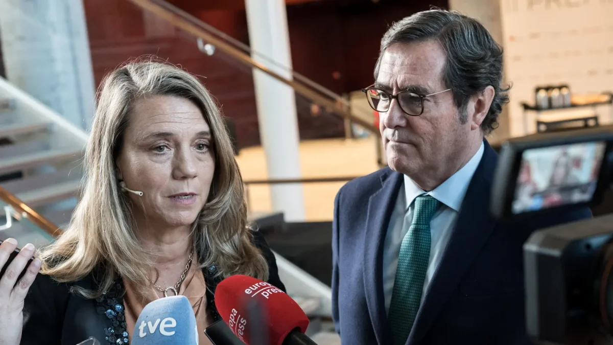 La propuesta del Gobierno para el SMI enfrenta críticas duras de la CEOE por falta de seriedad