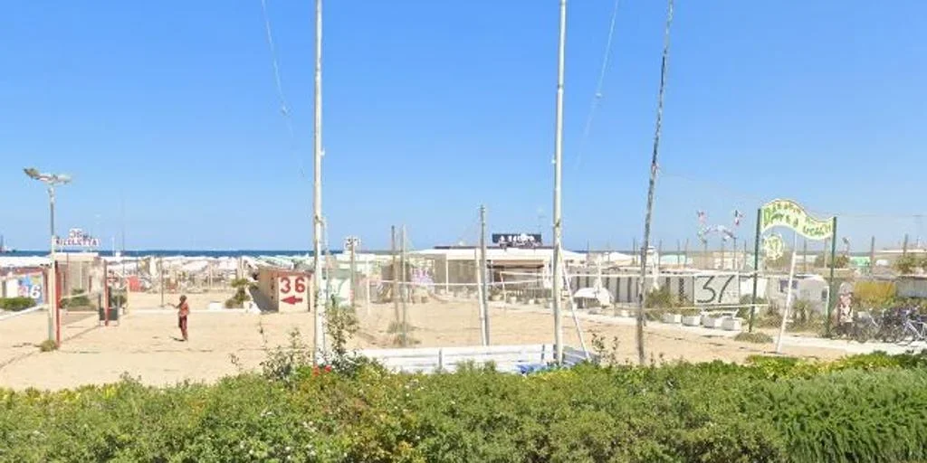 La readmisión de una empleada en la playa pone en jaque las políticas de permisos laborales