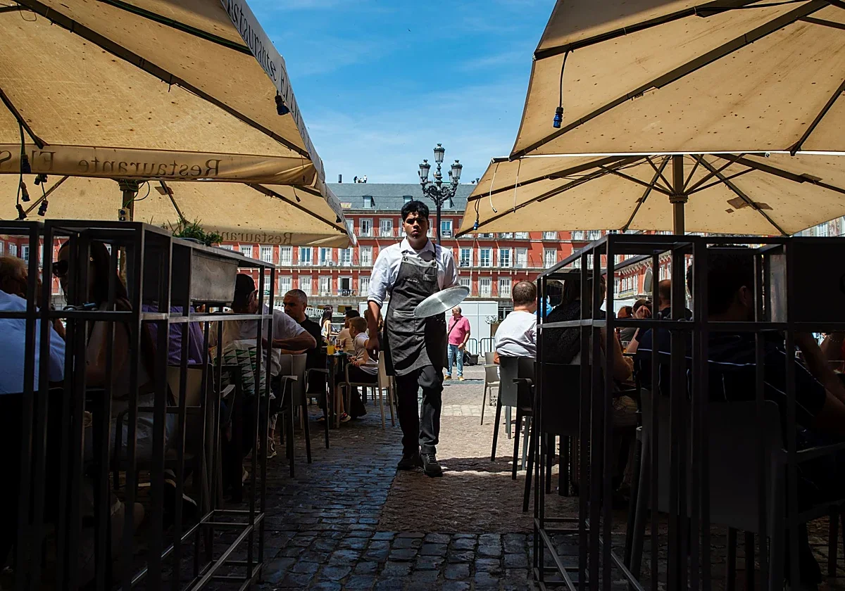 La regularización de autónomos extranjeros transforma el panorama del empleo turístico