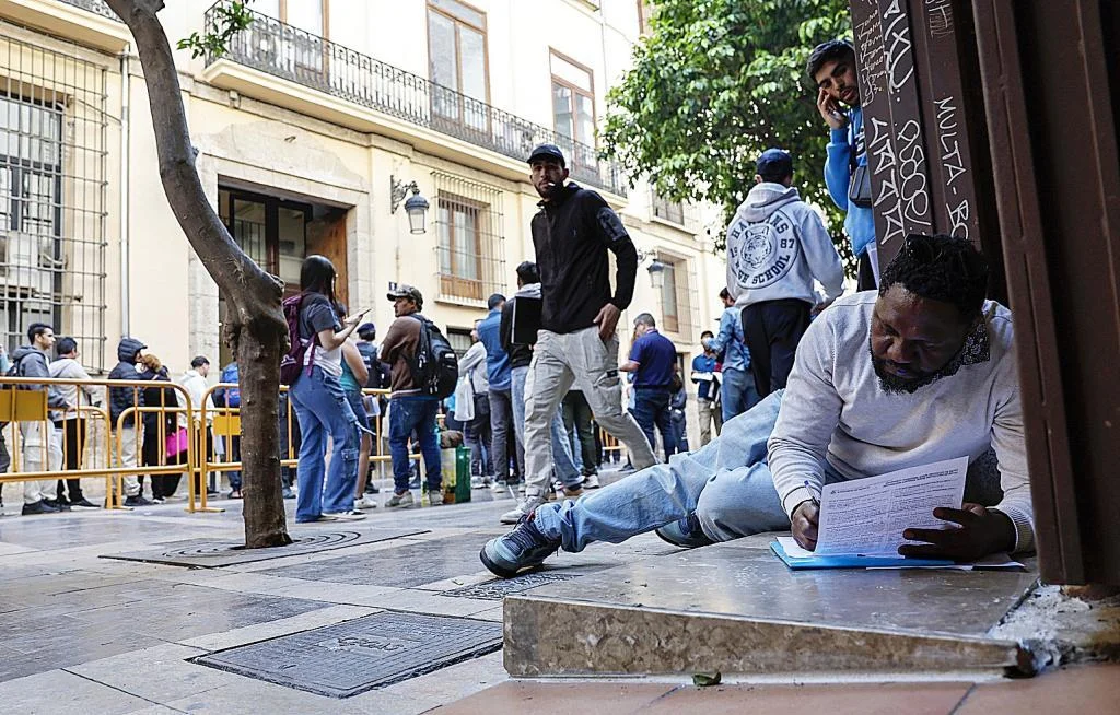 La regularización extraordinaria impulsa a 3,5 millones de extranjeros en la Seguridad Social