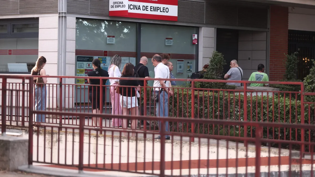 La regularización provoca un aumento de 23.587 parados, pero estabiliza la afiliación laboral