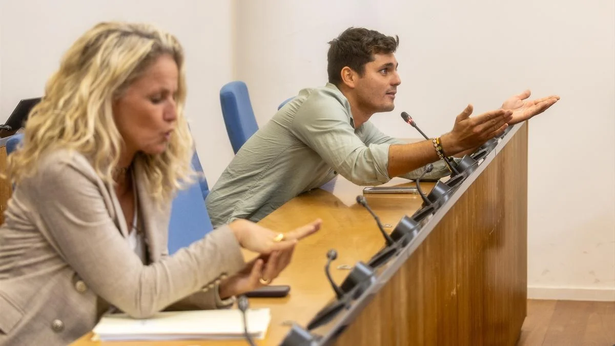 La suspensión de acreditaciones en el Congreso afecta la cobertura de medios sobre extremismo.