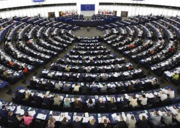 La transición hacia coches eléctricos se acelera: Europa prohíbe combustión en 2035