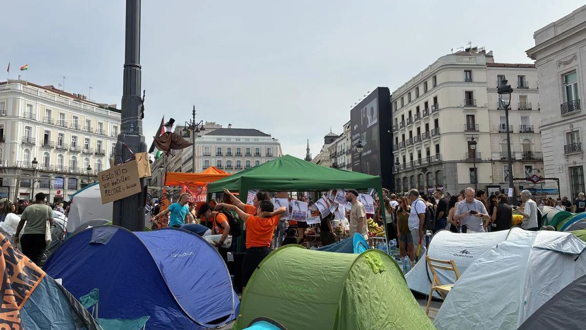 La unión de la acampada de Sol y la protesta docente amplifica la voz de los estudiantes