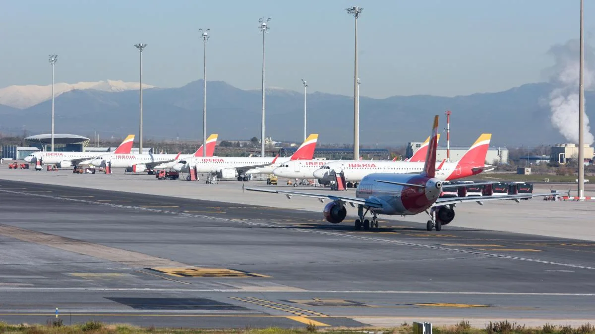 Las aerolíneas enfrentan un desplome del 49% en beneficios por el encarecimiento del combustible