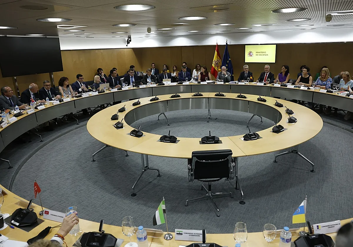 Las comunidades autónomas recibirán más ingresos, pero sin cambios en el gasto público.