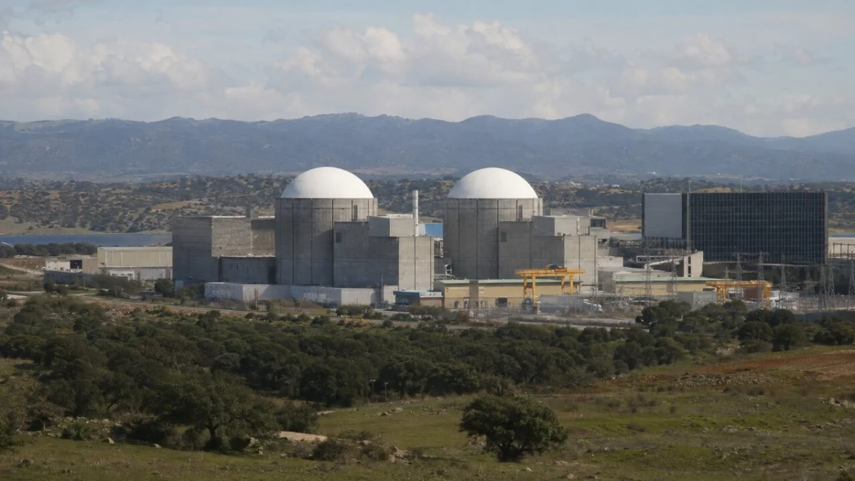 Las eléctricas respiran aliviadas: Almaraz asegura su operación hasta 2030