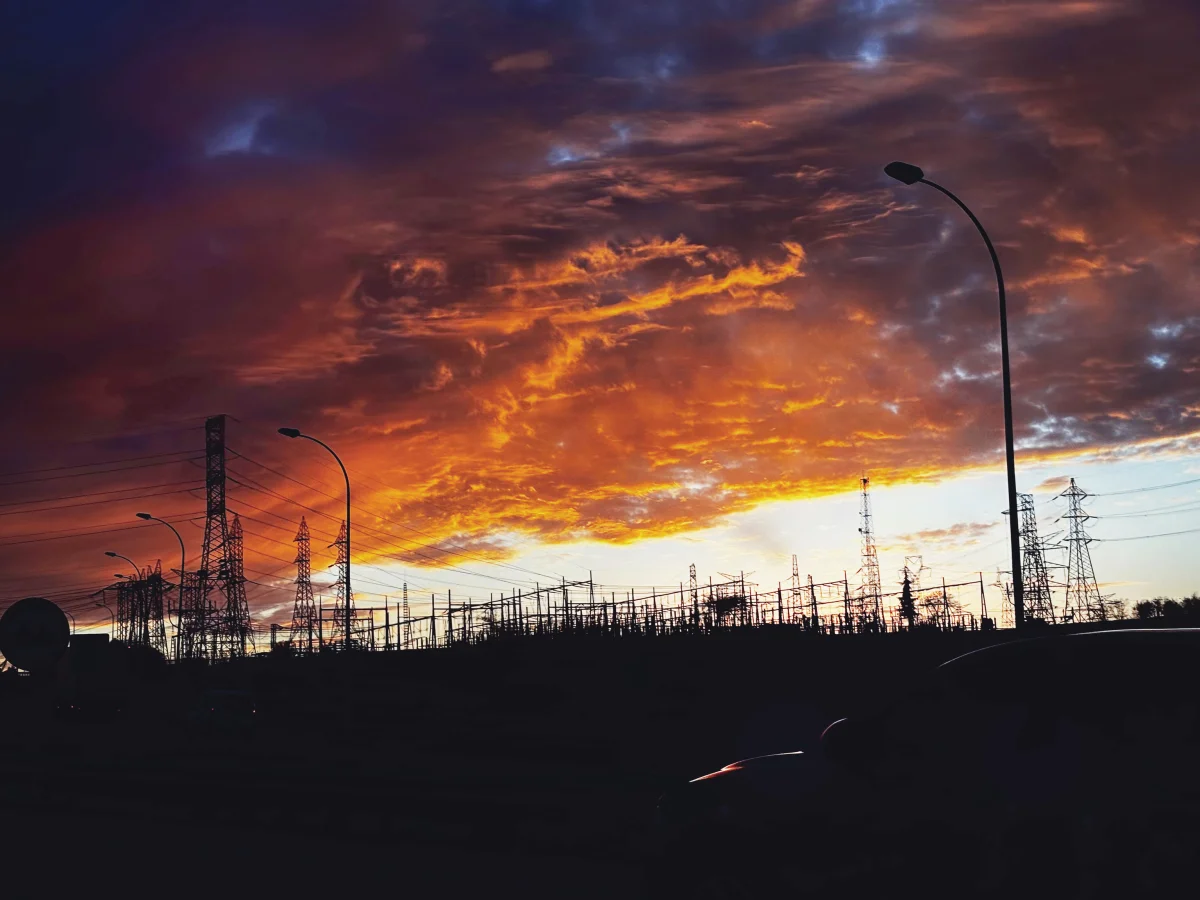 Las familias españolas enfrentan un aumento del 800% en el precio de la electricidad desde febrero
