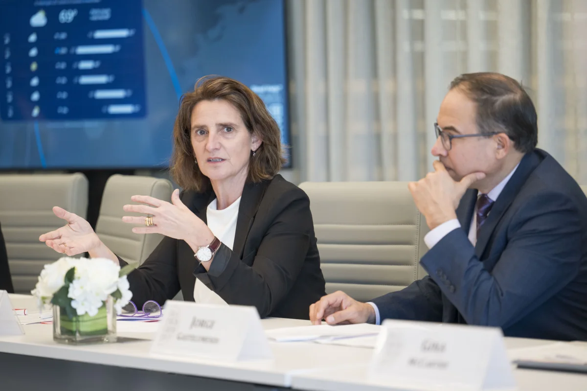 Las fusiones en Europa se aceleran: Bruselas elimina restricciones clave para gigantes empresariales