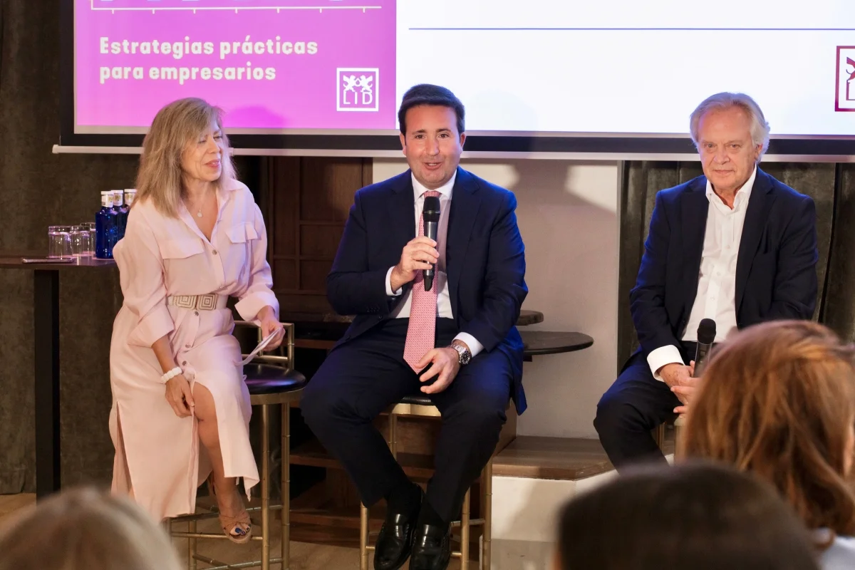 Las Pymes de Valencia mejoran su gestión financiera con el nuevo libro 'Manual financiero para Pymes